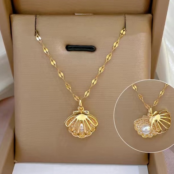 Gold 18k Plated Sea Shell Pearl Pendant Necklace - Picture 1 of 6